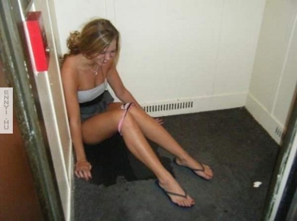 embarrassing-pictures-girl-ih-her-own-pee